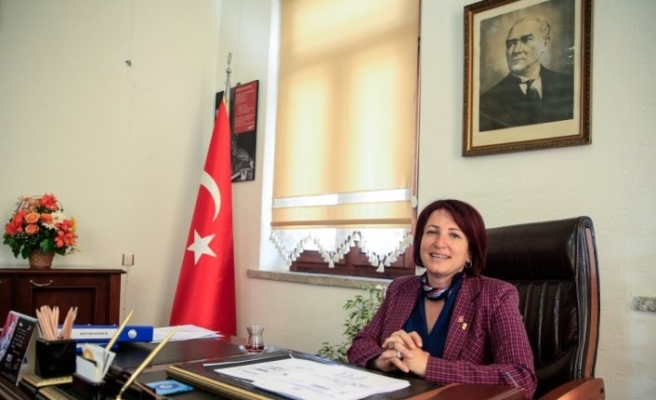 Karaburun Belediye Başkanı kendisini müdür olarak atadı, maaşa bağladı!