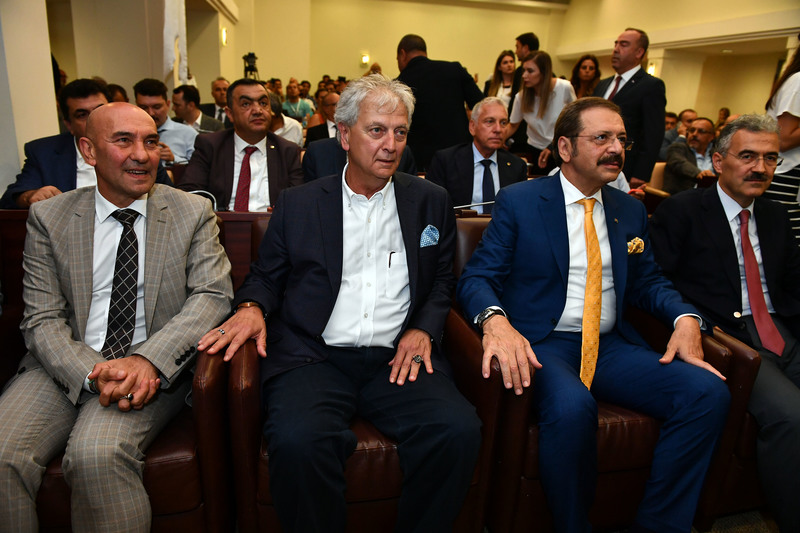 İzmir Metro'nun 69 personeli sertifikalarını aldı