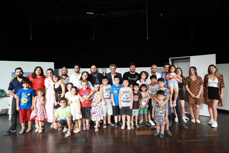 Yaka Gençlik Tiyatrosu Gülmekten Kırdı Geçirdi