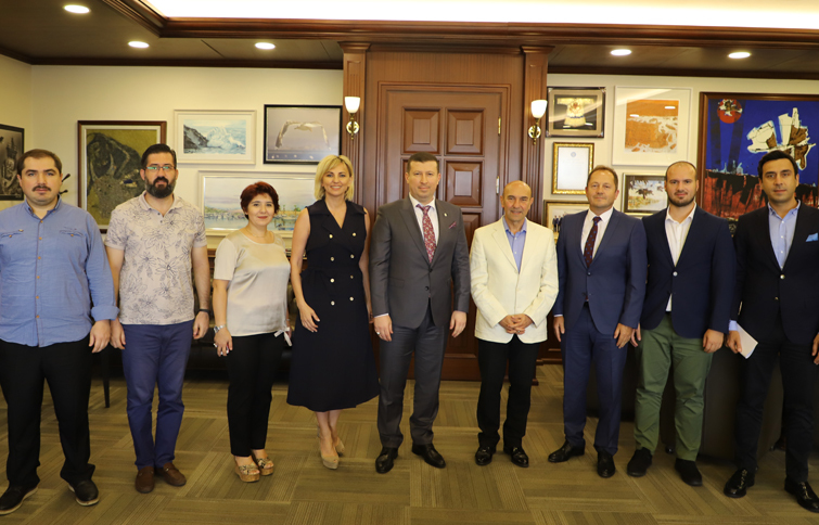 Yeşilay’dan, Başkan Soyer’e ziyaret