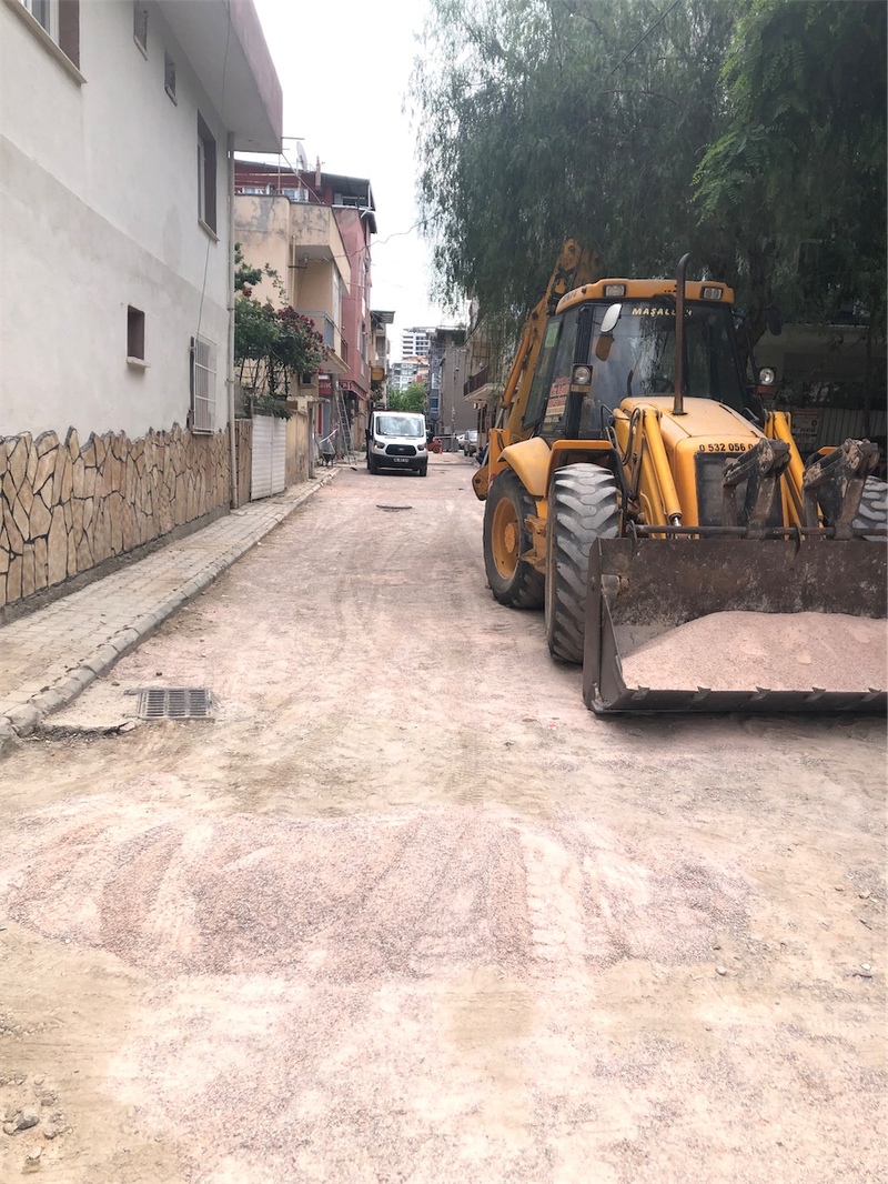 Bornova Belediyesi yolları yeniliyor