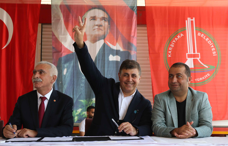 Başkan Tugay ve işçilerden ‘toplu sözleşme’ halayı