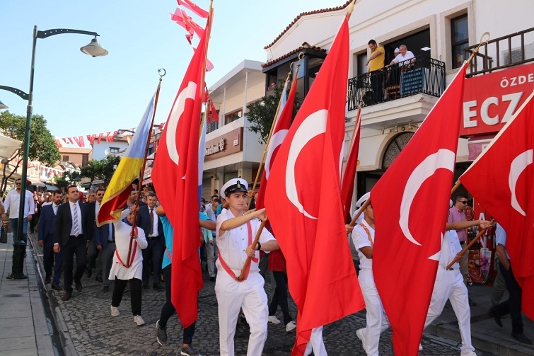 Çeşme’nin Kurtuluşu’nun 97. yılı coşkuyla kutlandı!