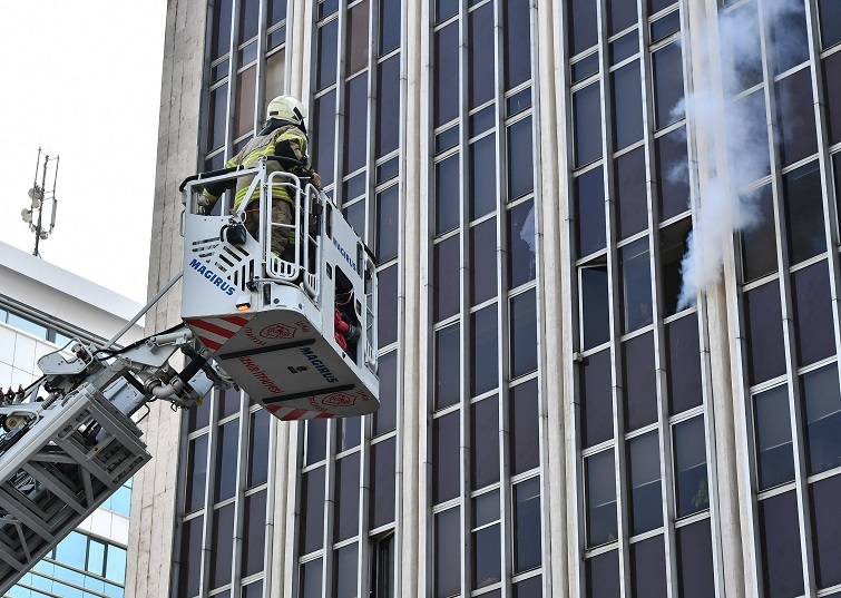 İzmir İtfaiyesi'nden başarılı yangın tatbikatı