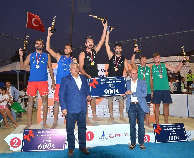Plaj Voleybolu Balkan Şampiyonası'nda zafer Türk ekiplerin