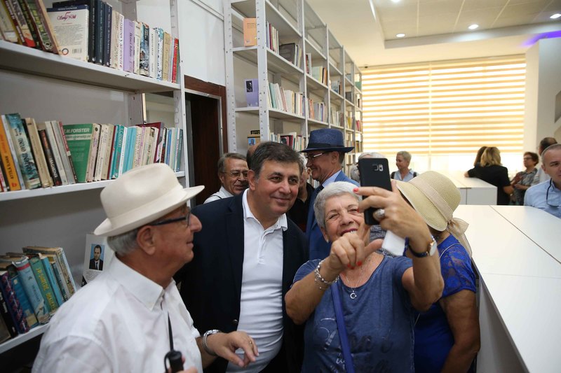 Karşıyaka’da ‘Büyüktanır Homeros Kütüphanesi’ kapılarını açtı