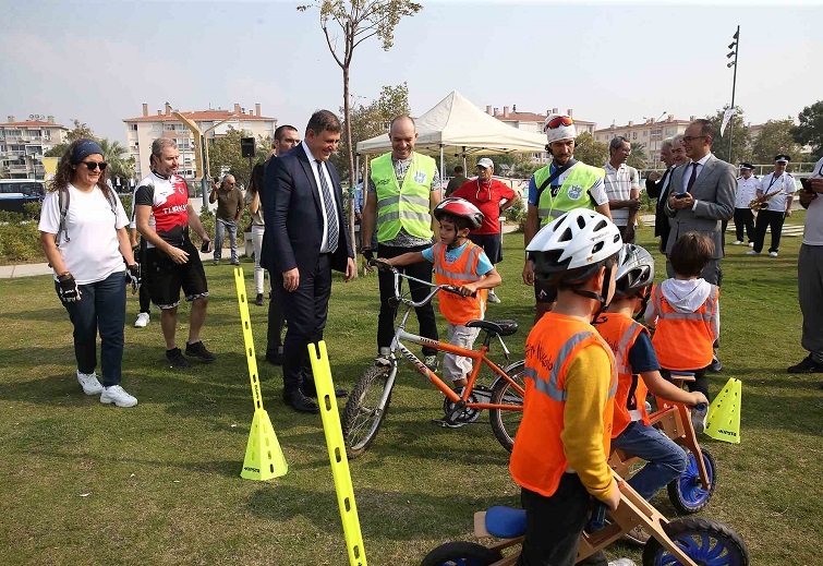 ‘İzmir’in Bisiklet Festivali’ Karşıyaka’da başladı