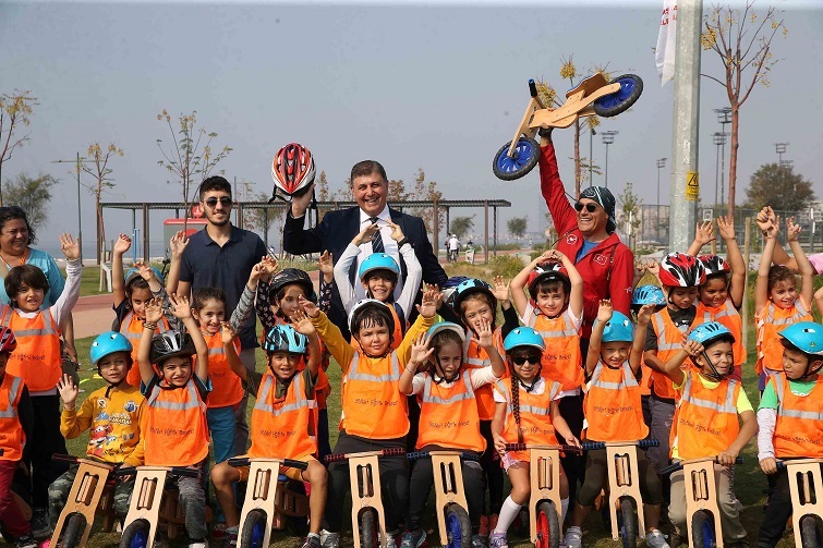 ‘İzmir’in Bisiklet Festivali’ Karşıyaka’da başladı