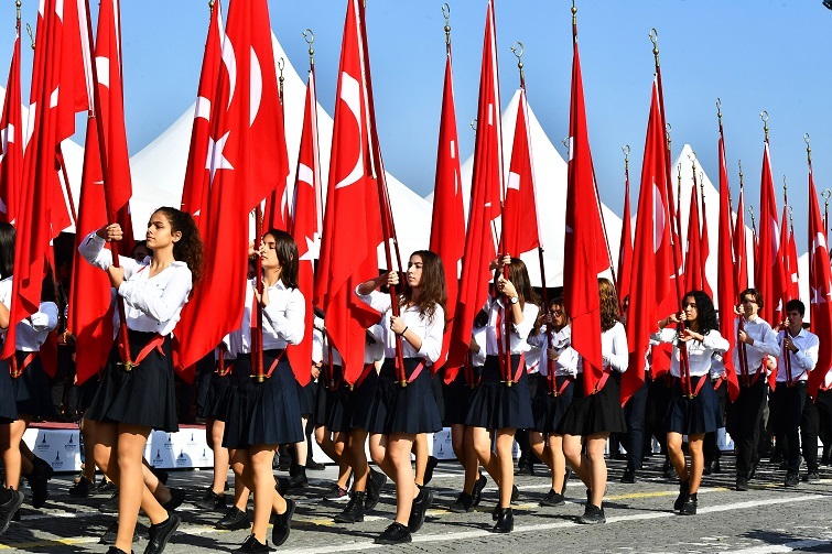 İzmir'de coşkulu Cumhuriyet Bayramı kutlaması
