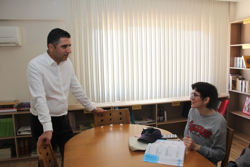 Okullara kitap desteği Menderes Belediyesi’nden