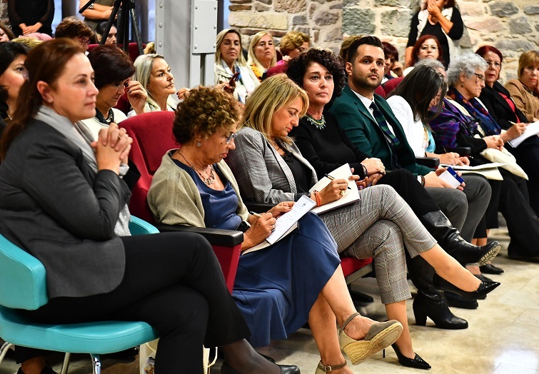 İzmir Büyükşehir Belediyesi'nden Kadın Zirvesi