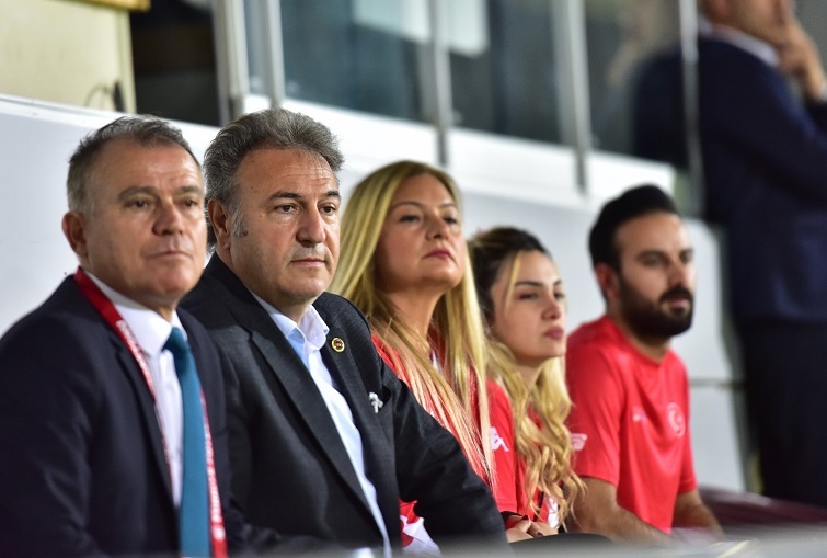 Bornova Stadı’nda ilk milli maç heyecanı