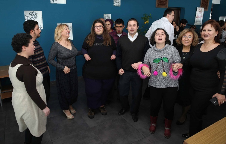 Karşıyaka’dan otizmli çocuklara destek mesajı