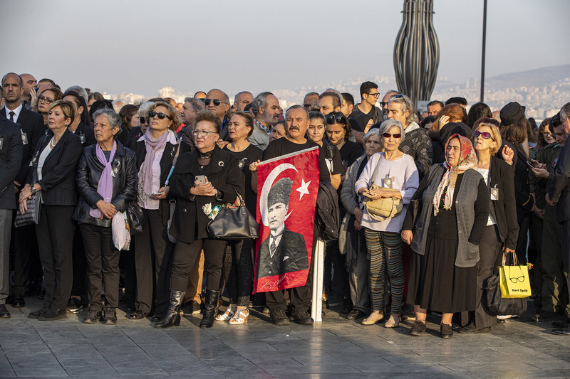 İzmir' de 10 Kasım Atatürk'ü anma töreni düzenlendi