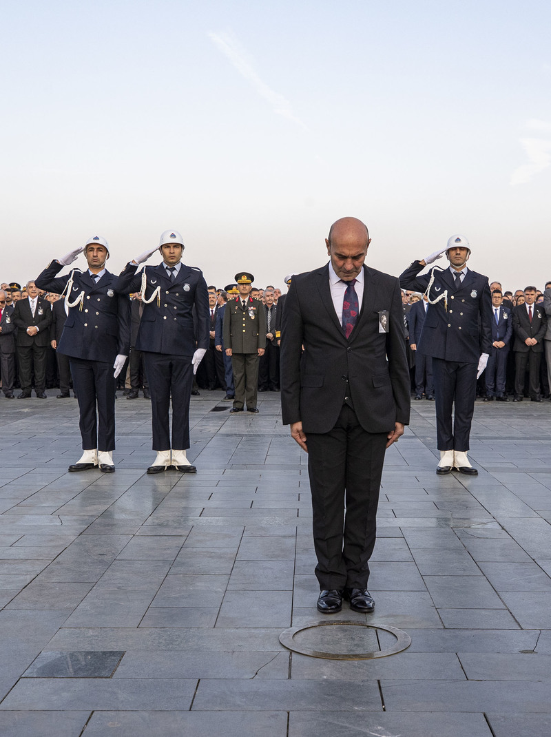 İzmir' de 10 Kasım Atatürk'ü anma töreni düzenlendi