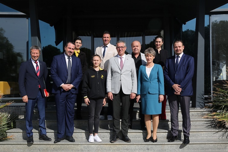 Gaziemir Belediye Başkanı Halil Arda, Dokuz Eylül Koleji’ni ziyaret etti