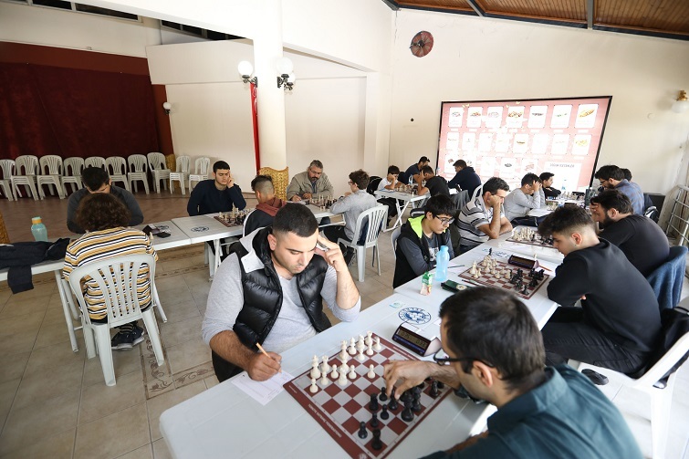 Bucalı genç sporcular Ata’yı satrançla andı