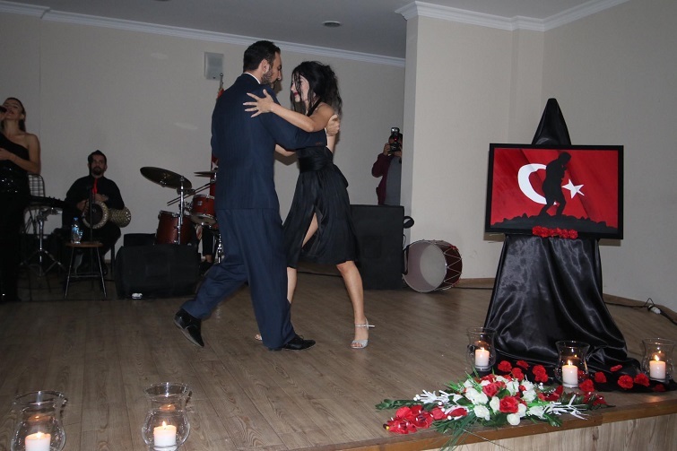 Bayraklı Ata'sını andı