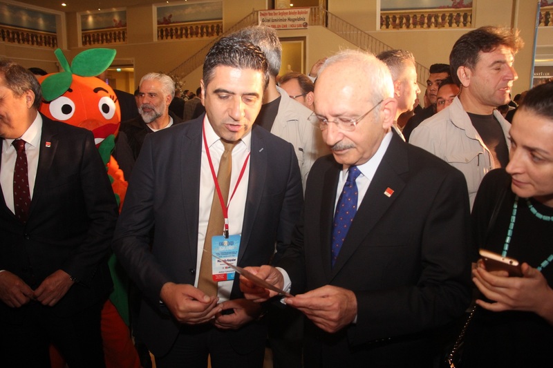 Kılıçdaroğlu, Menderes standını ziyaret etti