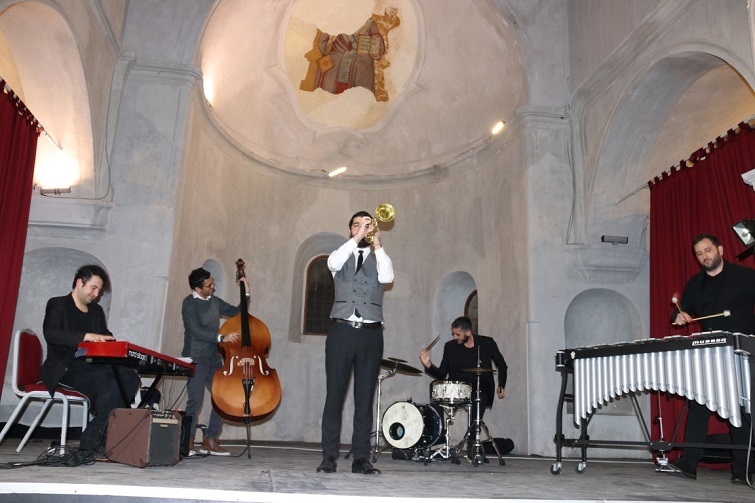 Çeşme’de caz rüzgarı