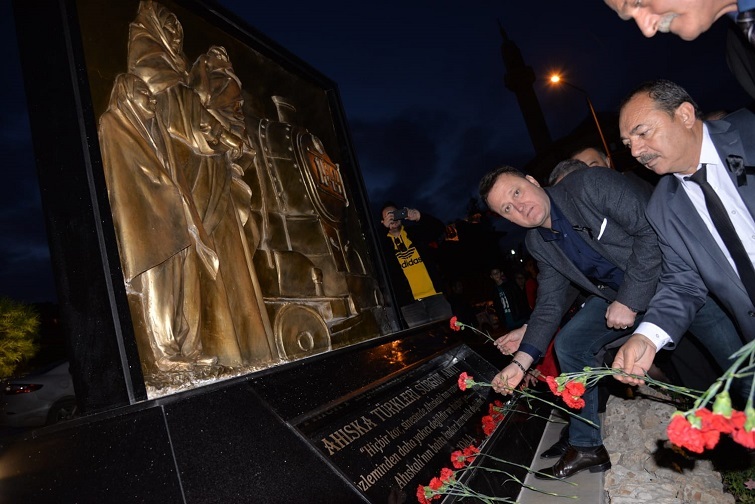 Ahıska Türkleri Sürgün Anıtı” Menemen’de açıldı