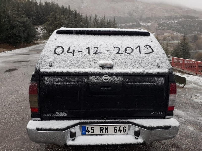 İzmir'e mevsimin ilk karı düştü