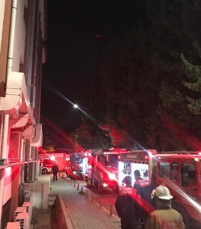 Hastanede korkutan yangın: Bazı hastalar tahliye edildi