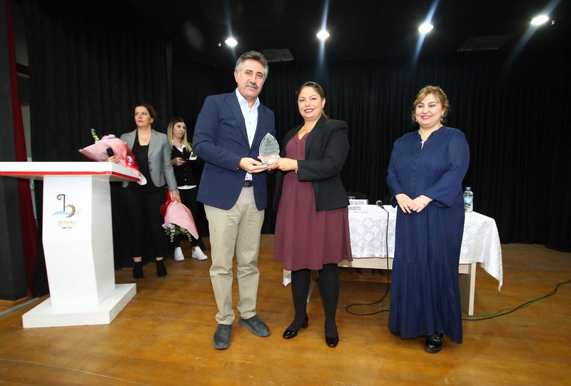 Bayraklı'da 'İnsan Hakları' paneli