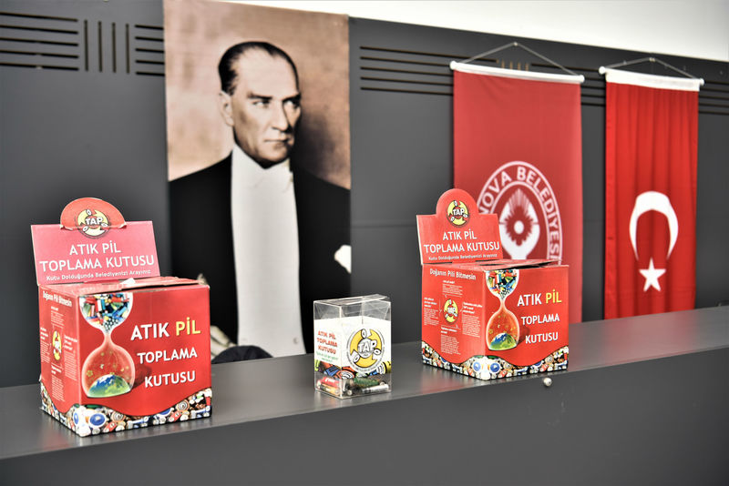 Bornova'da atık pil getiren tarih yolculuğuna çıkıyor