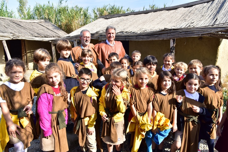 Bornova'da atık pil getiren tarih yolculuğuna çıkıyor