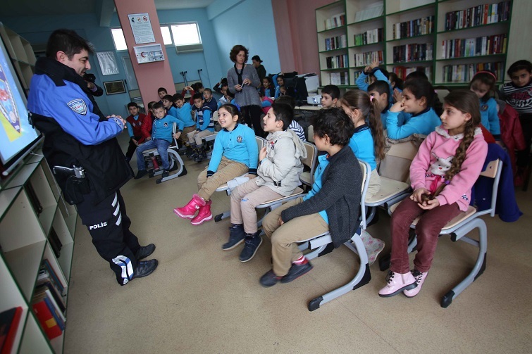 Bayraklı'da herkes için kütüphane