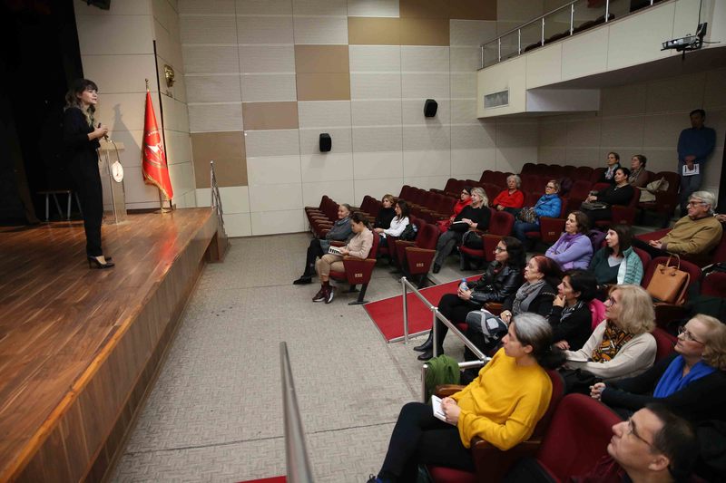 Karşıyaka Kitap Kulübü edebiyat tutkunlarını bekliyor