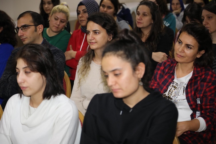 Bayraklı’da gençler yazarlarla buluşuyor