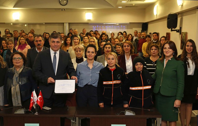 Başkan Tugay ‘Kadın Erkek Eşitliği Şartı’na imza attı