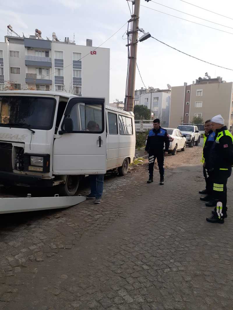Bergama'da hurda araçlar kaldırılıyor