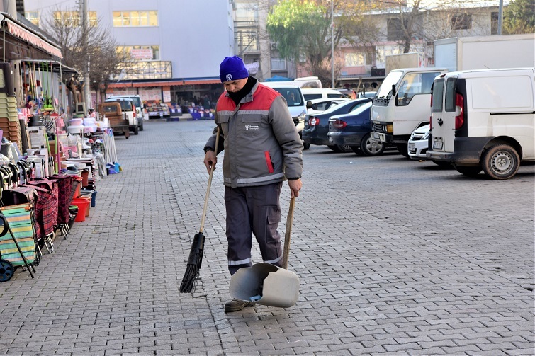 Davranışı ile örnek olan çalışana Başkan İduğ’dan teşekkür belgesi