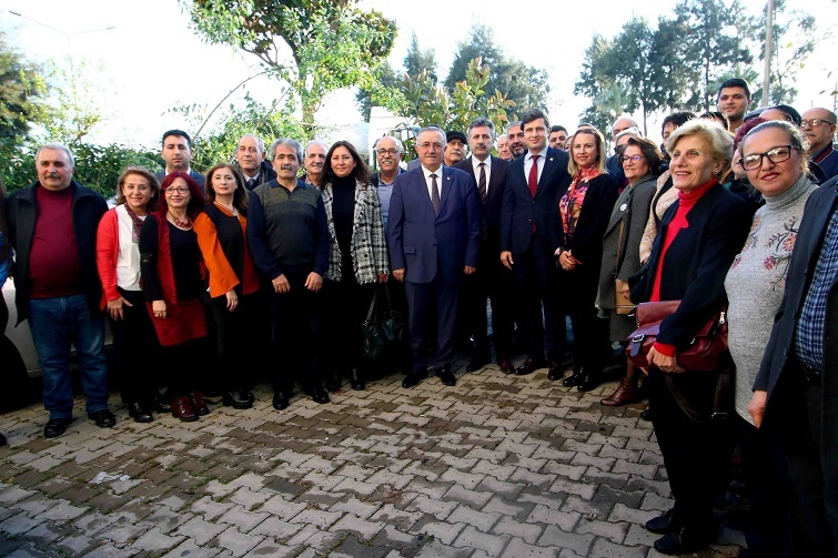 Yücel, Bayraklı örgütüyle buluştu