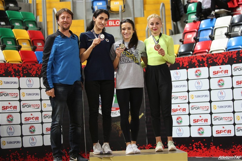 Gaziemir’in süper atletlerinden çifte şampiyonluk