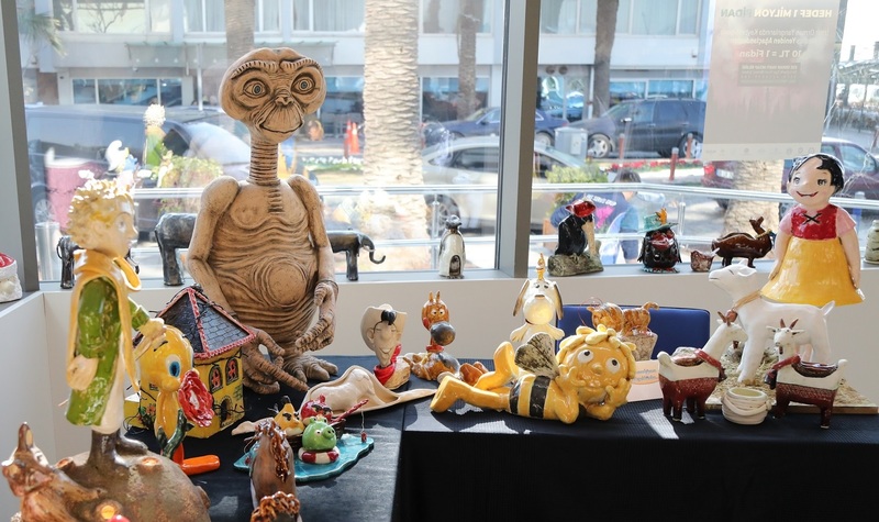 Toplumsal sorunlara seramik üzerinden dikkat çektiler