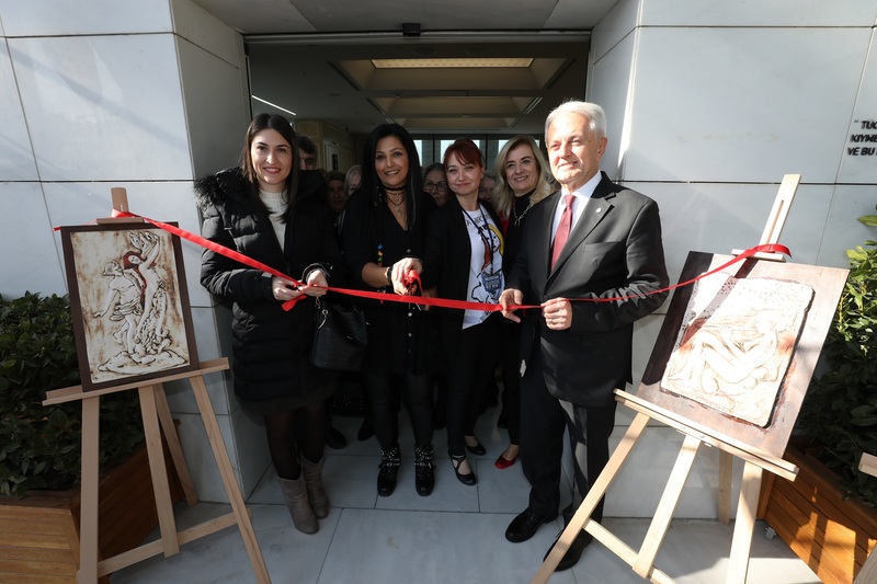 Toplumsal sorunlara seramik üzerinden dikkat çektiler