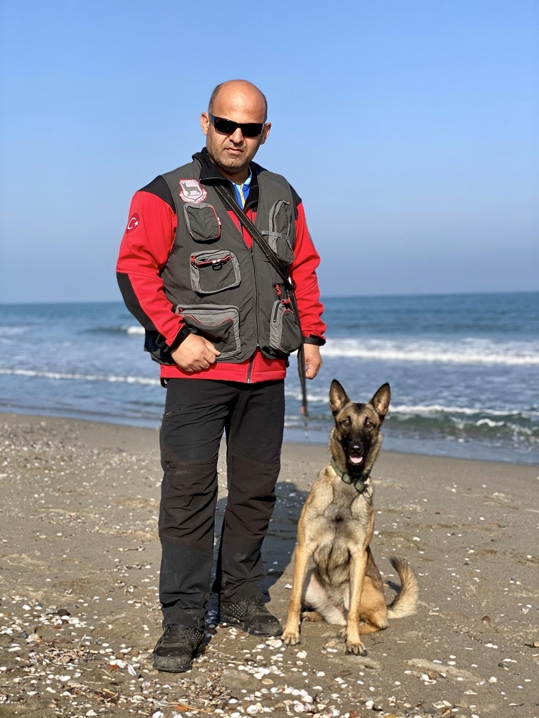 İtfaiyenin arama köpekleri hayat kurtarıyor