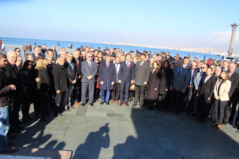 CHP İzmir İl Başkanı Deniz Yücel mazbatasını aldı