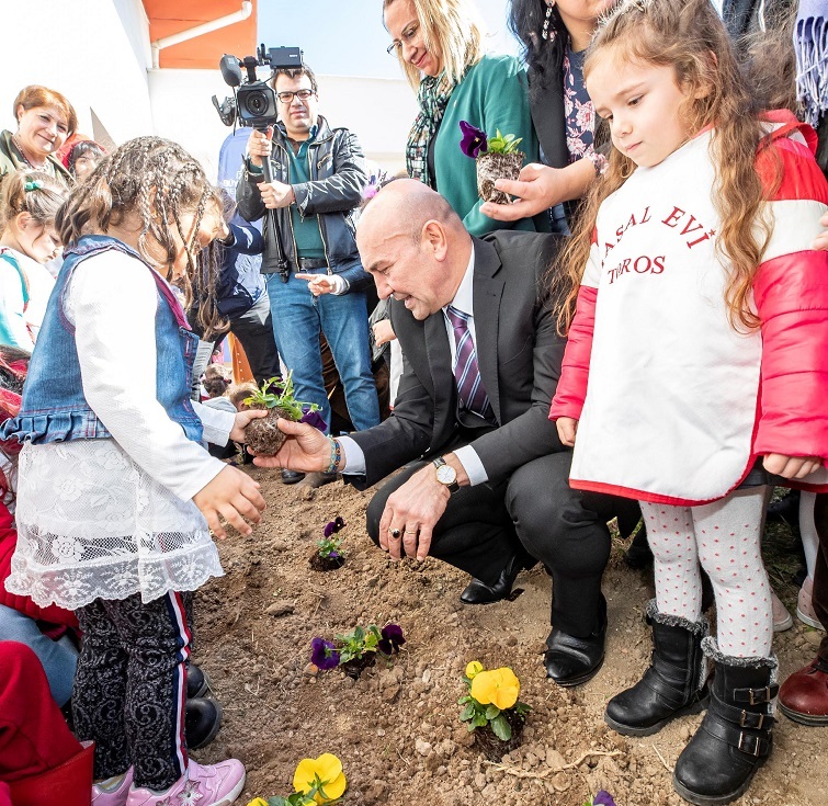 İzmir’in kent merkezindeki ikinci Masal Evi açıldı