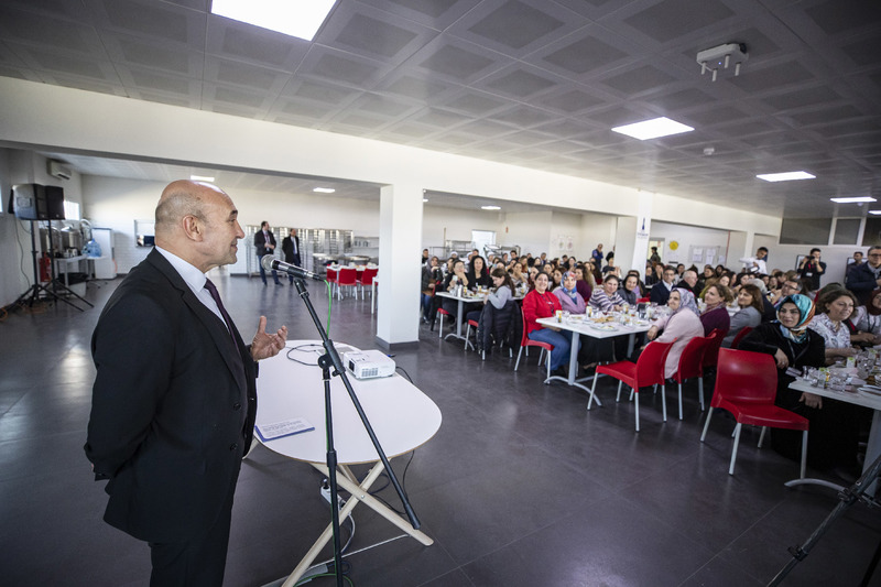 Tunç Soyer Roteks Tekstil’de kadınlarla bir araya geldi
