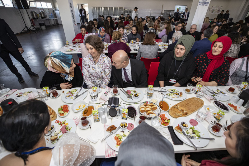 Tunç Soyer Roteks Tekstil’de kadınlarla bir araya geldi