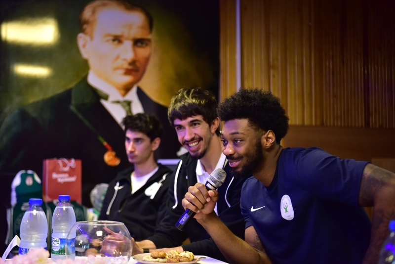 Bornova aşkına haydi salona!