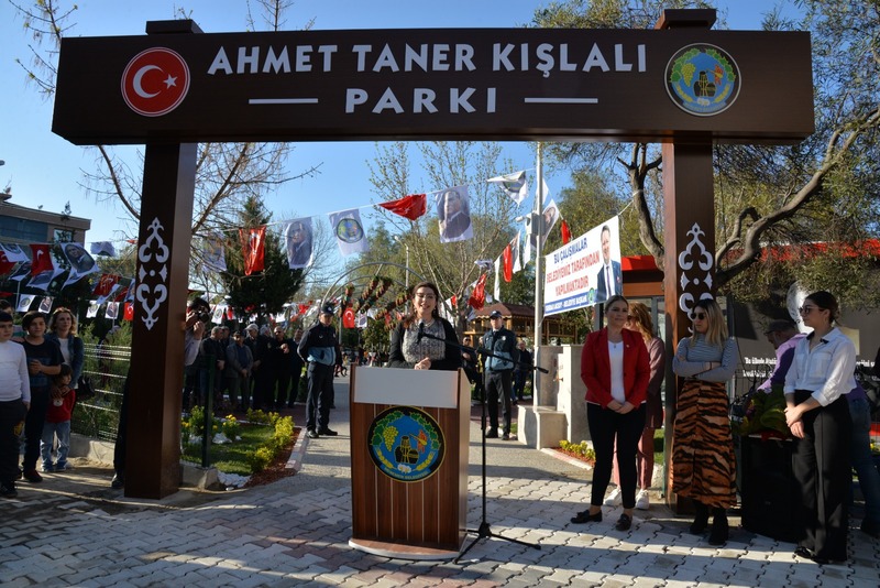 Ahmet Taner Kışlalı Parkı Menemen’de açıldı