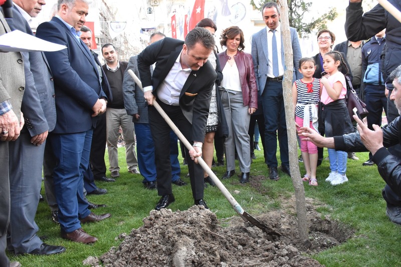 Ahmet Taner Kışlalı Parkı Menemen’de açıldı