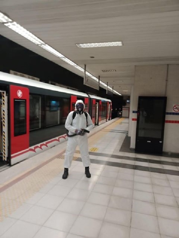 Hayatın attığı her yerdeler! İzmir'i onlar dezenfekte ediyor