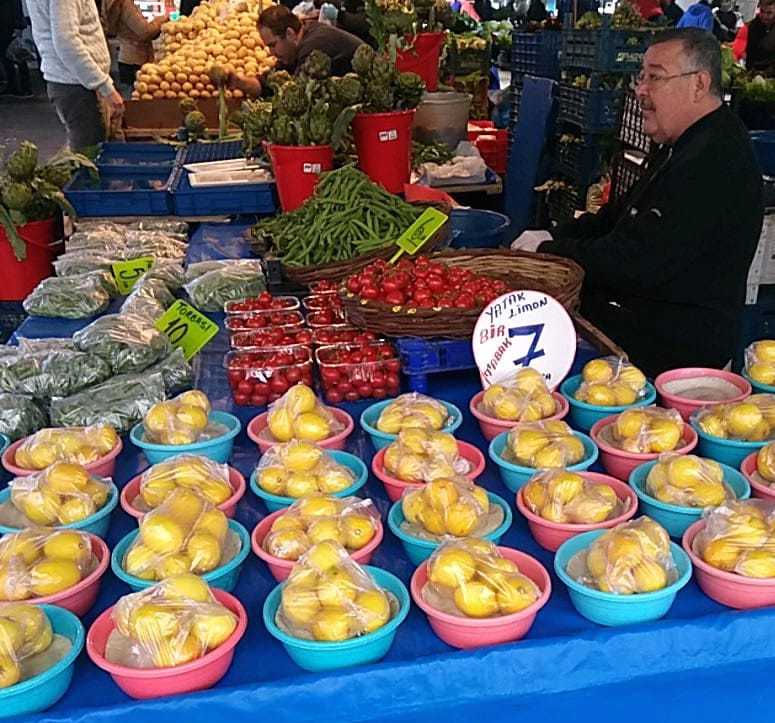 Karşıyaka’nın pazarlarında koronavirüs önlemleri!